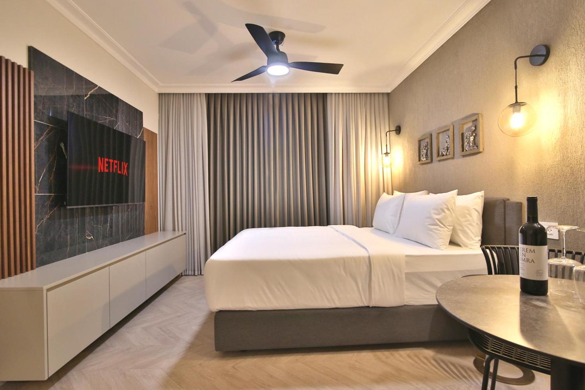 Luxury Suites By Notaly Ariel - Carmel Beach Haifa Habitación foto
